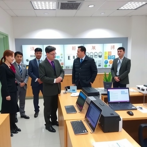 湖南省委書記在宏達電子全資子公司湖南湘君電子科技有限公司調研(圖1)